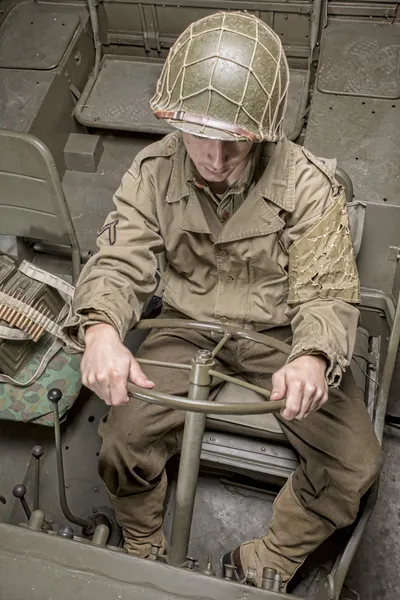 Conductor de un vehículo militar de la Segunda Guerra Mundial —  Fotos de Stock