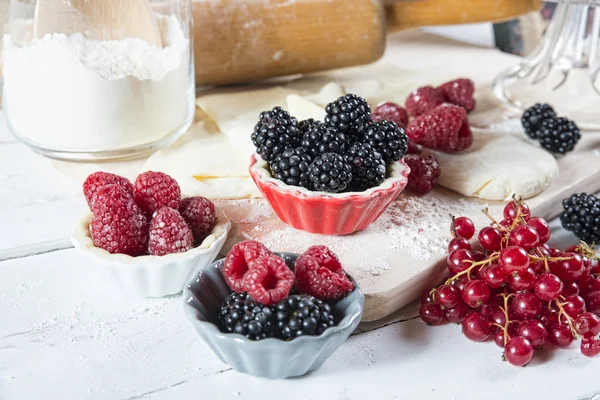 Preparation for cake with berries — Stock Photo, Image