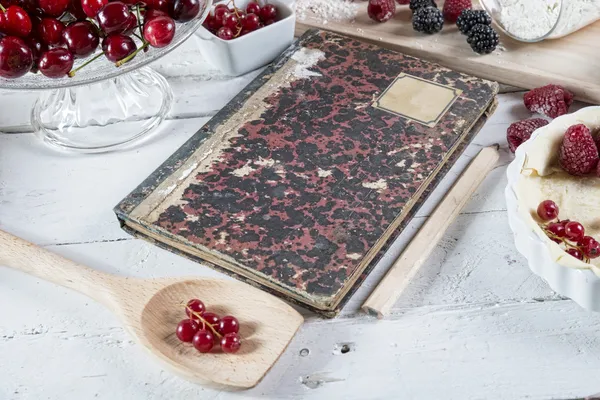 Cookbook with red fruits — Stock Photo, Image