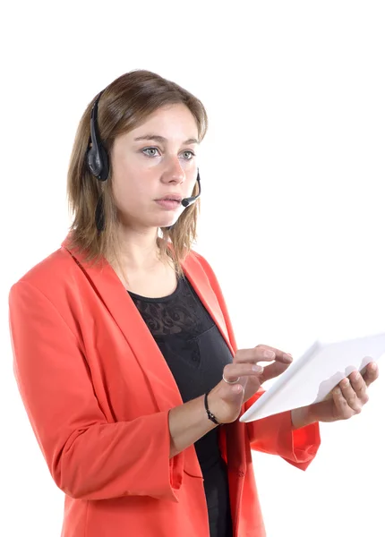 Mujer joven con tableta digital — Foto de Stock