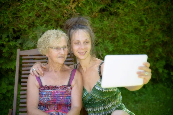 Young woman and her grandmother to take pictures — Stock Photo, Image