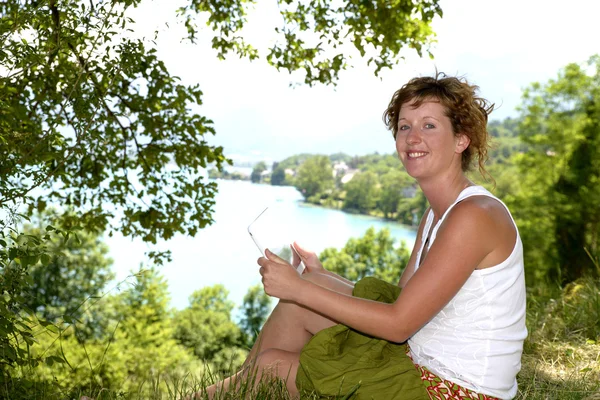 Young redhead and natural is sitting in the mountain — Stock Photo, Image