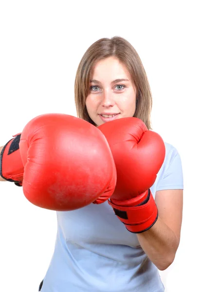 Mujer joven con guantes de boxeo — Foto de Stock