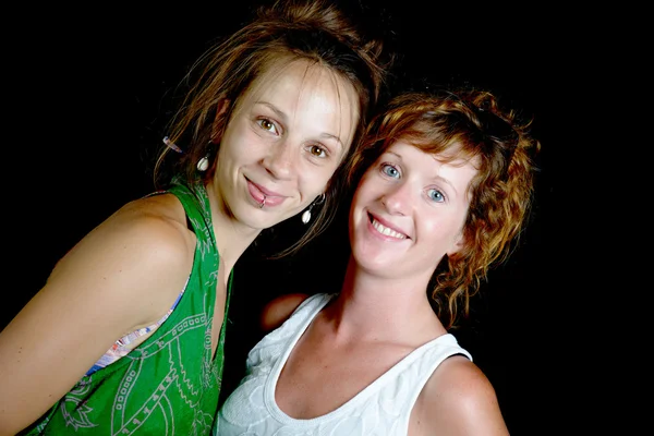 Retrato de duas jovens mulheres — Fotografia de Stock