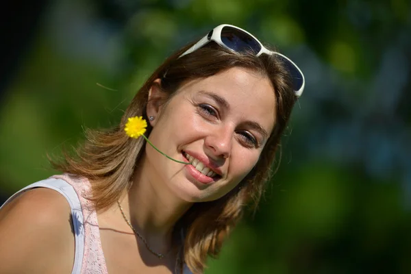 Portrait of a young woman — Stock Photo, Image