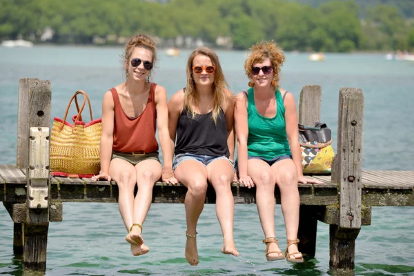 Three young women make tourism in Annecy — Stock Photo, Image