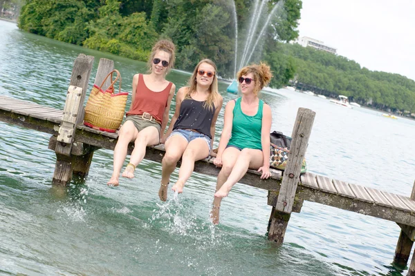 Three young women make tourism in Annecy — Stock Photo, Image