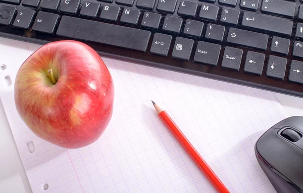 Apple and computer — Stock Photo, Image