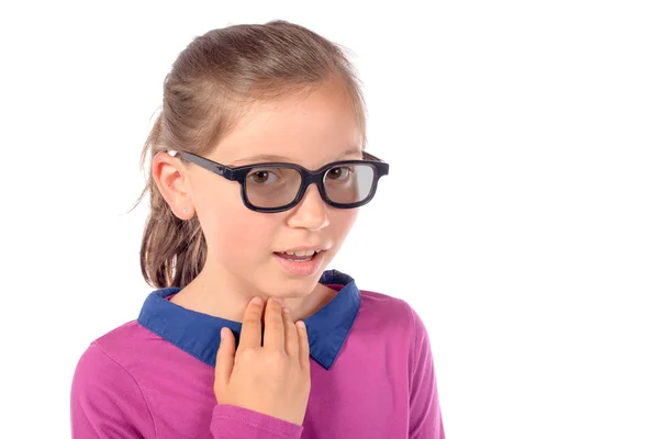 Een kind heeft een zere keel — Stockfoto