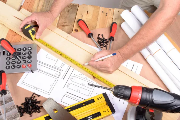 A man made a piece of furniture with various carpentry tools — Stock Photo, Image