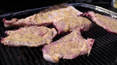 Dışarıda barbekü yapmak, yakın plan.