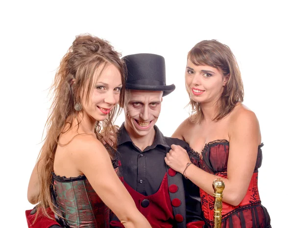 两个女人和一个男人在伪装的吸血鬼 — 图库照片
