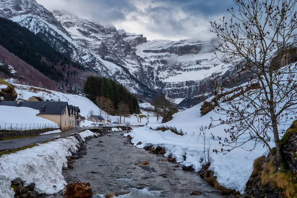 冬のル サーク ガヴァルニー フランス領ピレネー山脈 フランス — ストック写真