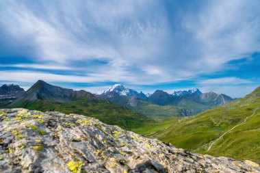 Vadi Col du Petit-Saint-Bernard manzarası