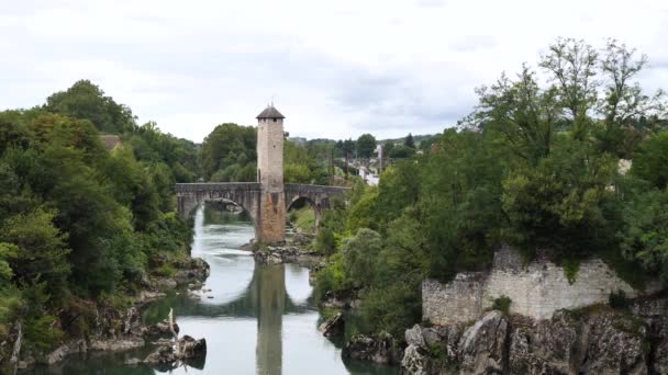 Mittelalterliche Brücke Über Den Fluss Gave Pau Orthez Frankreich — Stockvideo