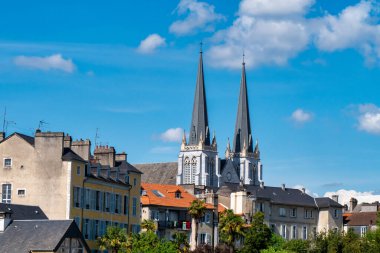 Aziz Martin Kilisesi, Pau 'daki neo gotik tarzda.