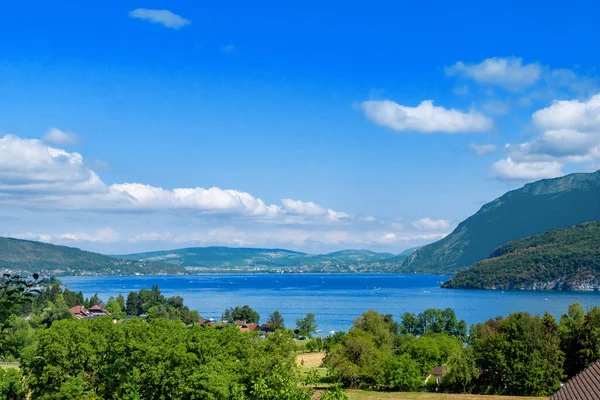 Panoramiczny Widok Jezioro Annecy Francja Alpy — Zdjęcie stockowe