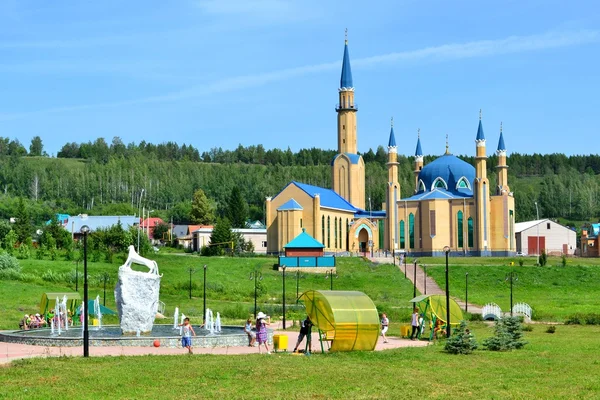 Mosque "Sincerity" and the Park "white leopard" — Stock Photo, Image