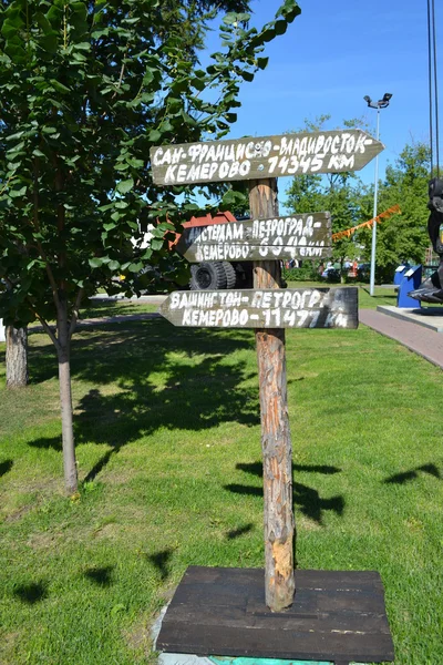 The signpost directions and distances to towns — Stock Photo, Image