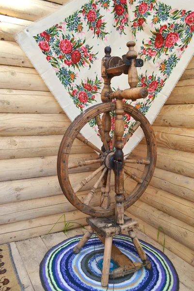 Hand-spinning wheel — Stock Photo, Image