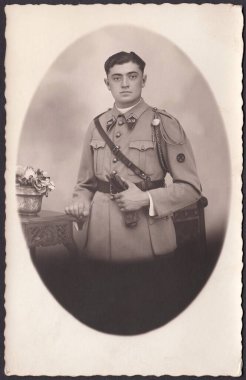RUSSIA-TOPKI, 2019: Bir Fransız askerinin stüdyo portresi. Birinci Dünya Savaşı 'ndan kalma klasik siyah beyaz fotoğraf, yaklaşık 1914.