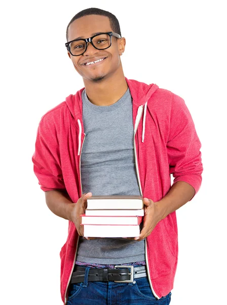 Primer plano de un joven guapo emocionado feliz sosteniendo libros, listo para recibir conocimiento después de la inscripción en la universidad — Foto de Stock