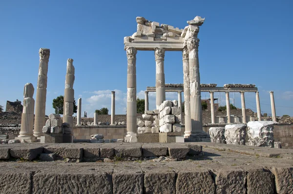 Świątyni Trajana w Akropolu — Zdjęcie stockowe