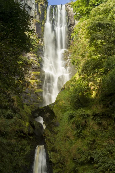 Pistyll rhaeadr водоспад, водоспад заввишки в Уельсі, Сполучені Штати Америки. — стокове фото
