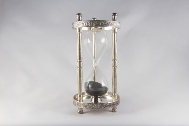 kum saati - eski moda kum saati, siyah kum, boş.