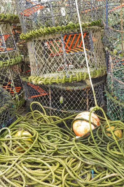 Garnki homara i związanych z nimi urządzeń — Stok fotoğraf