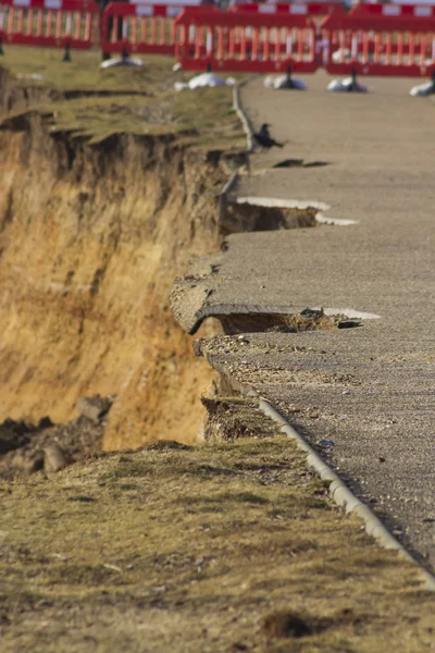 14. Februar Sturmschäden 2014, Löcher aus Asphalt ausgehoben — Stockfoto