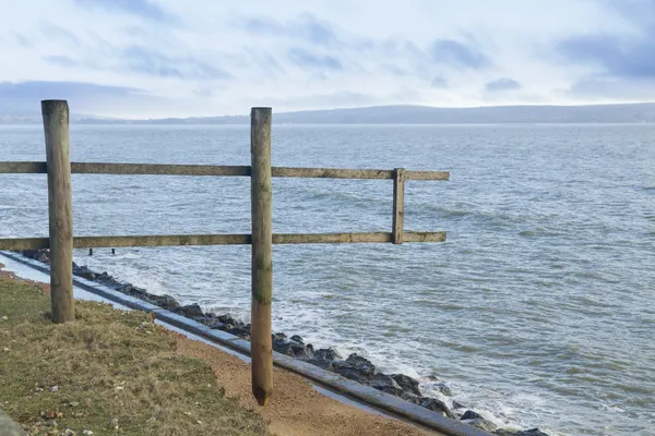 February 14 Storm Damage 2014, wooden fence suspended where clif — Stock Photo, Image