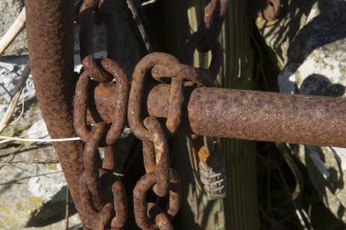 Iron gate ve zincir, kapat.