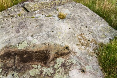 Kuzey Galler Rock Cannon, kaya ya da kaya deliklerinde. Kutlamalarda barut kâkül yapmak için kullanılır..
