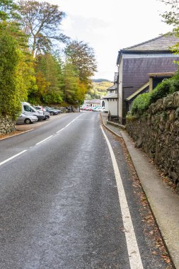CAPEL CURIG WALES 7 Ekim 2020: Plas Y Brenin Ulusal Açık Hava Merkezi, Snowdonia, Galler, Portre