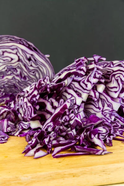 Shredded Red Cabbage Chopping Board Portrait — Stock Photo, Image