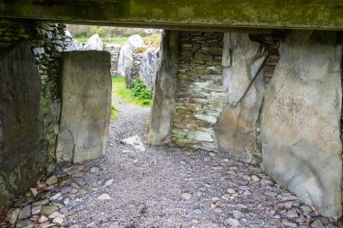 Inside Capel Garmon Burial Chamber, prehistoric cairn with chambers.. Betws-y-Coed, North Wales, UK, landscape, wide angle