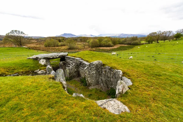 Capel Garmon Burial Chamber Prehistoric Cairn Chambers Snowdonia Mountains Provide — Stock Photo, Image