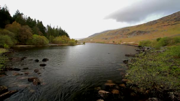 Lake Llyn Llynnau Mymbyr Snowdonia National Park Old Concrete Fence — Wideo stockowe