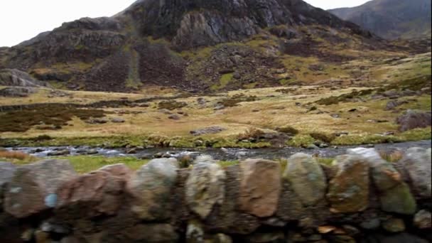 Video Car Llanberis Pass Afon Nant Peris Stream Snowdon Snowdonia — Stok video