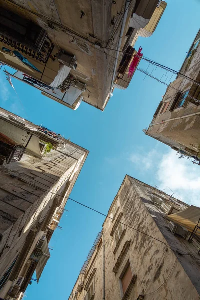 Napoli 'nin göbeğinde yürümek