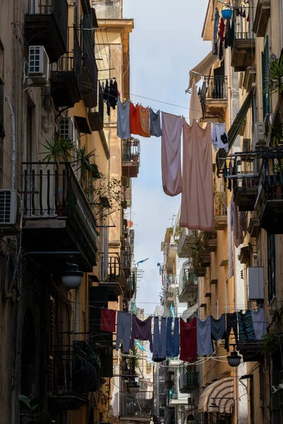 Promenader i centrum av Neapel Royaltyfria Stockbilder