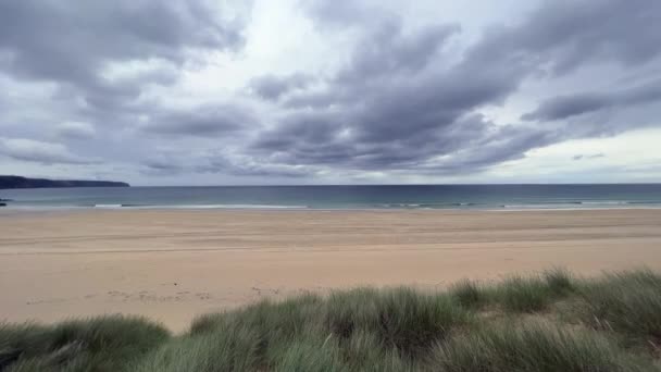 Caméra Statique Sur Magnifique Sable Mer Plage Traigh Mhor Île — Video