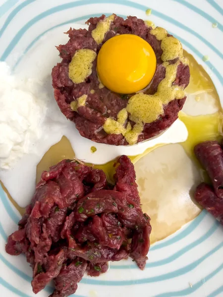 Italian Cold Lunch Plate Horse Meat Raw Tartare Egg Yolk — Foto Stock