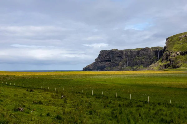 Wide Angle Views Talisker Bay Isle Skye Scotland Its Rocky — Foto de Stock