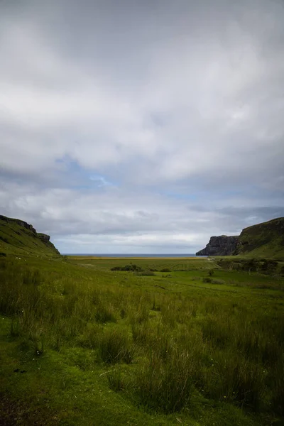 Wide Angle Views Talisker Bay Isle Skye Scotland Its Rocky — стоковое фото