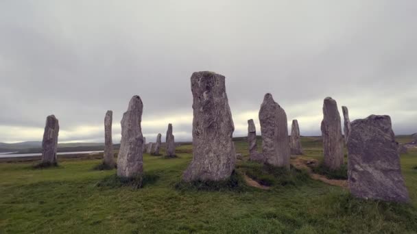 Ancient Magic Calanais Standing Stones Circle Erected Neolithic Men Worship — Stockvideo