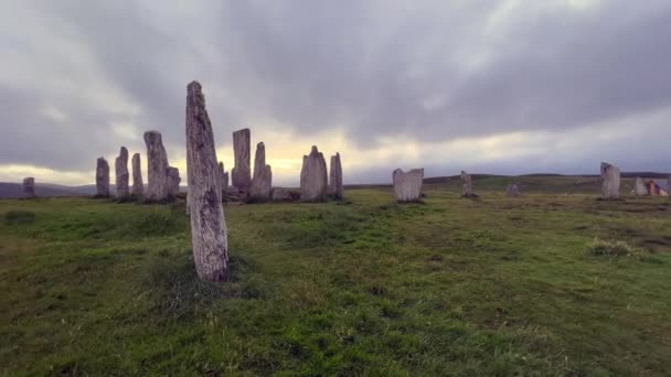 Ancient Magic Calanais Standing Stones Circle Erected Neolithic Men Worship — Stockvideo