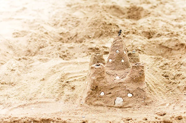 Zandkasteel Schelpen Het Strand Zon Plaats Voor Een Opschrift — Stockfoto