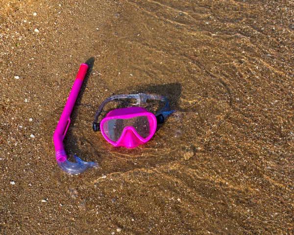 Pink Swimming Mask Diving Snorkel Lie Sand Water — Stockfoto